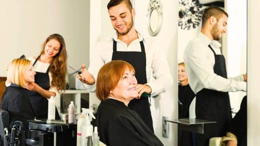 Le tuft bob s'impose comme la coupe chic de l'automne 2026 et sublime même les quinquas