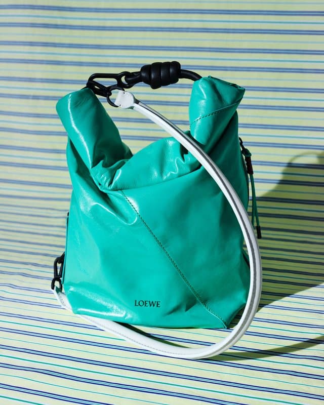 Loewe puise dans l'enfance pour sa collection été 2027