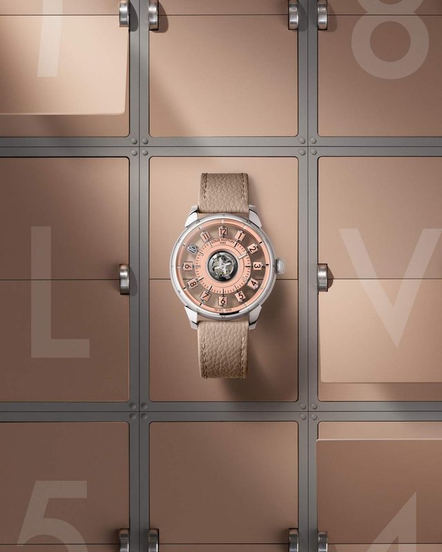 Louis Vuitton grave sa fleur Monogram au coeur d'un tourbillon platine