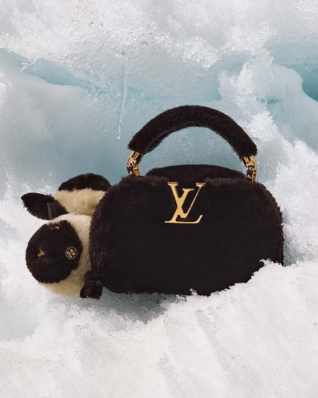 Louis Vuitton mêle shearling et snowboard Damier pour la montagne