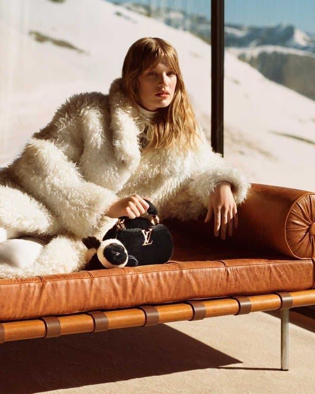Louis Vuitton mêle shearling et snowboard Damier pour la montagne