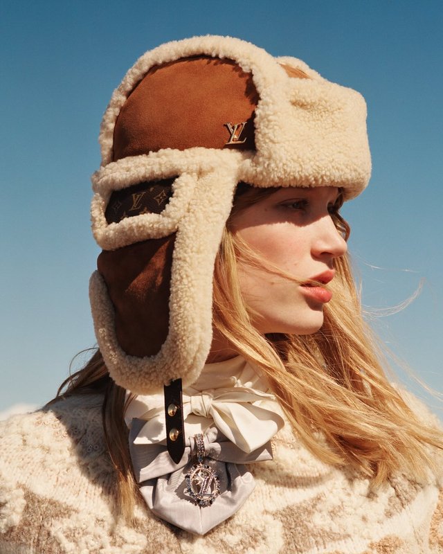 Louis Vuitton transforme l'après-ski en séduction de tweed et shearling