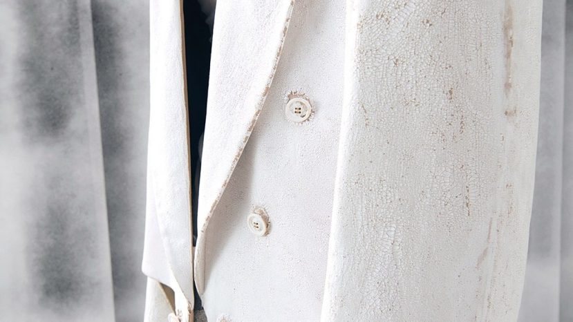 ParisSelectBook - Maison Margiela peint, cuit et craquelle ses pièces pour l'hiver 2026