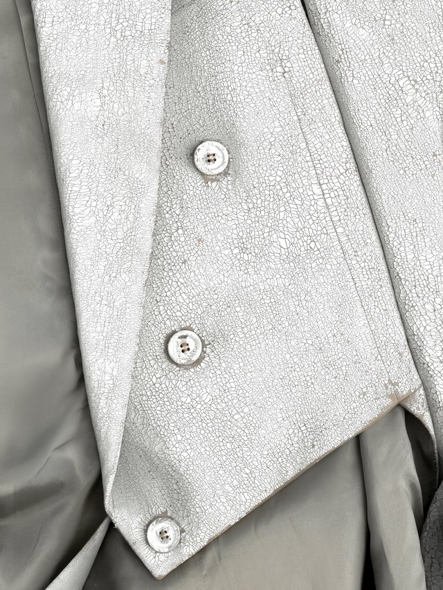 Maison Margiela peint, cuit et craquelle ses pièces pour l'hiver 2026