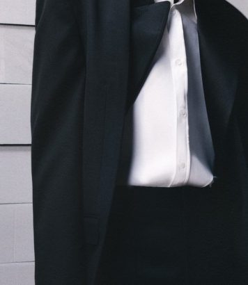 ParisSelectBook - Maison Margiela retourne ses chemises et sculpte ses tailleurs pour le printemps-été 2027