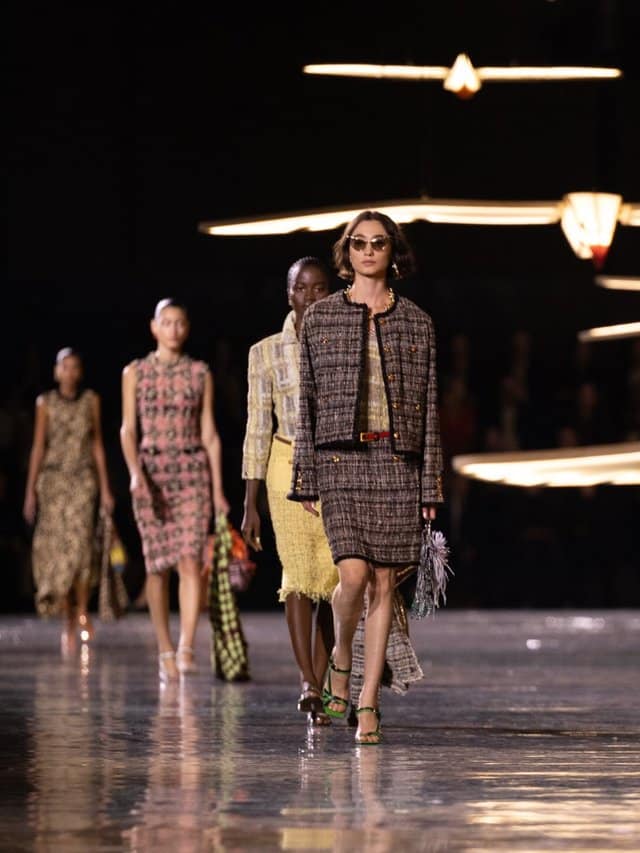 Matthieu Blazy déconstruit le tailleur Chanel au fil du tweed