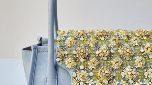 ParisSelectBook - Meryll Rogge fait voyager les broderies d'un vêtement à l'autre chez Marni