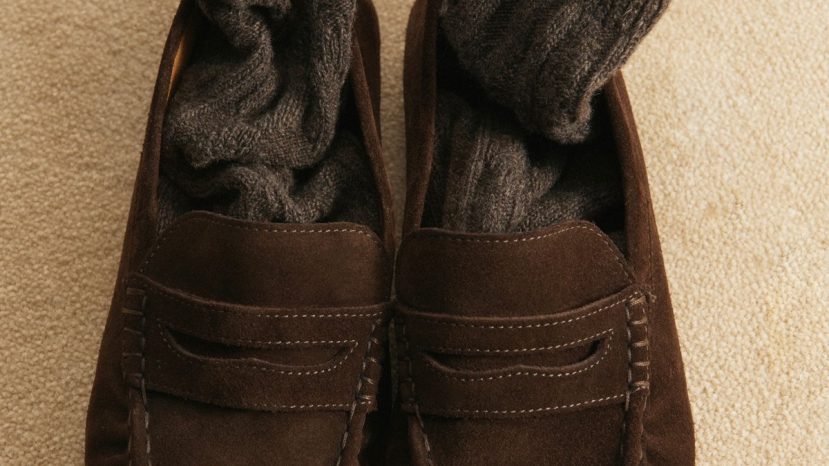 ParisSelectBook - Mocassins et chaussettes en maille, Sézane mise sur le duo de l'automne