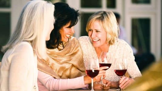 « Mon fond de teint me vieillissait » : ces détails de maquillage après 50 ans que j'ai enfin corrigés