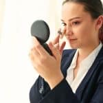 Noté 4,5/5 par les testeuses, ce fluide matifiant à mini prix rivalise avec les grandes marques