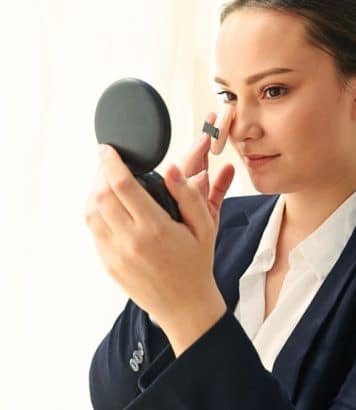 Noté 4,5/5 par les testeuses, ce fluide matifiant à mini prix rivalise avec les grandes marques