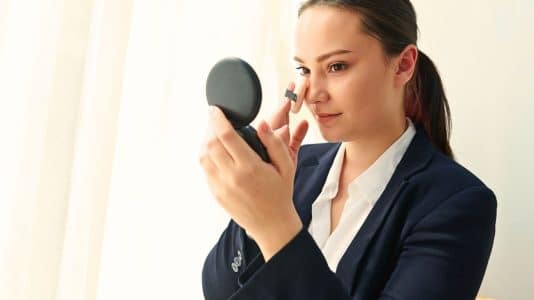 Noté 4,5/5 par les testeuses, ce fluide matifiant à mini prix rivalise avec les grandes marques