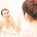 Notée 100/100 sur Yuka, cette crème effet lifting en pharmacie lisse les rides dès la première application