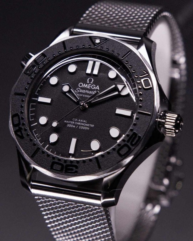 Omega réunit James Bond et six montres de musée à Glendale