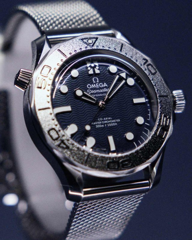 Omega réunit James Bond et six montres de musée à Glendale