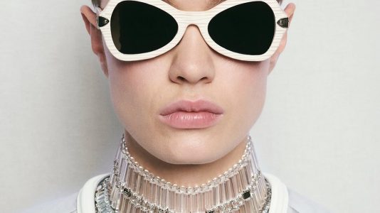 ParisSelectBook - Pat McGrath signe pour Louis Vuitton un maquillage qui prolonge le vêtement