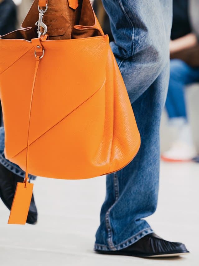 Piccioli signe chez Balenciaga une collection nommée Les Coraux de la Liberté