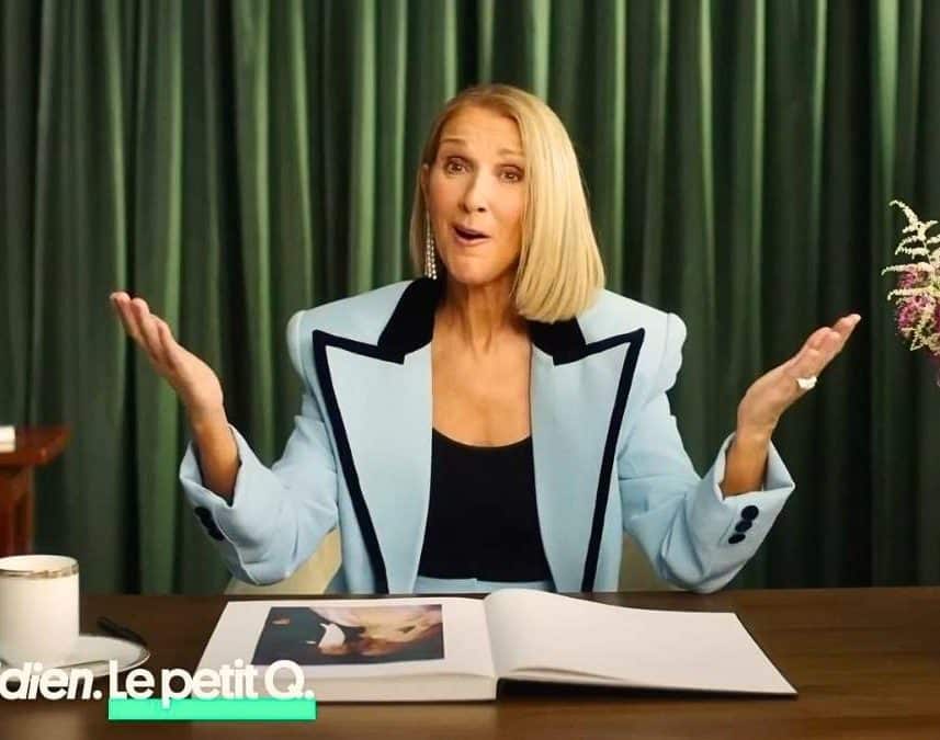 Pour son 11ème concert à Paris, Céline Dion surprend la scène avec une robe bustier beige Dior en plissé couture