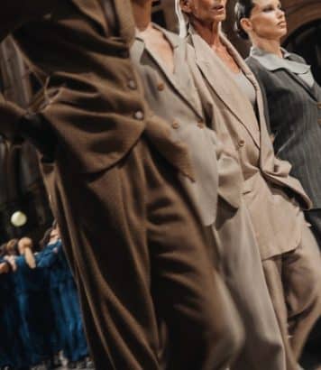 ParisSelectBook - Quarante ans d'archives Giorgio Armani défilent dans la Galleria de Milan