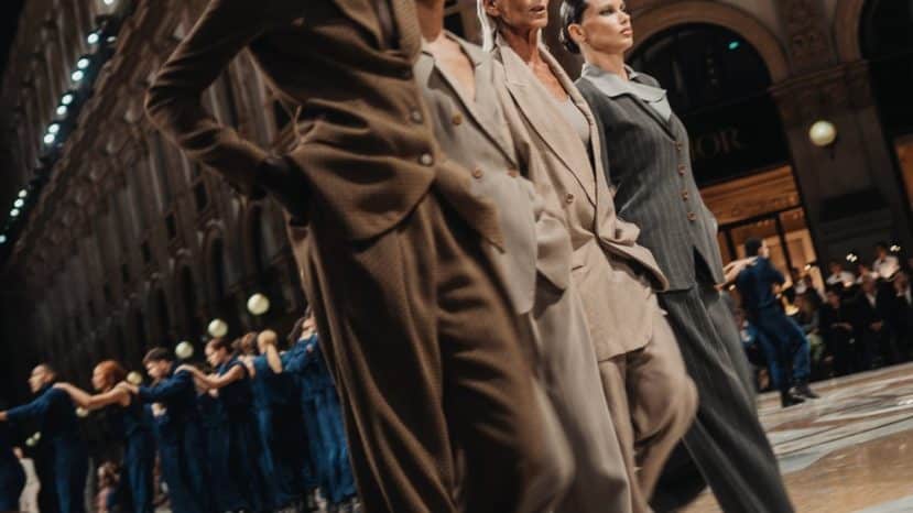 ParisSelectBook - Quarante ans d'archives Giorgio Armani défilent dans la Galleria de Milan