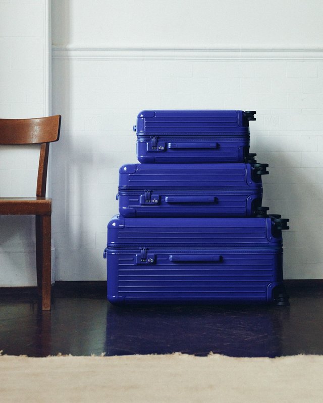 Rimowa joue le clair-obscur avec deux teintes en édition limitée