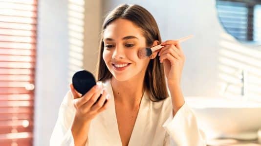 Rose, pêche ou berry : les 3 couleurs de blush qui explosent sur Pinterest en 2026