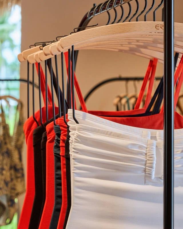 St. Regis noue trois alliances inédites entre mode, joaillerie et beauté
