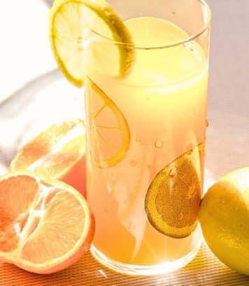 Un dermatologue révèle les 5 critères sur l'étiquette pour savoir si votre soin à la vitamine C agit vraiment