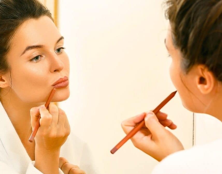 Un million de bactéries dans votre maquillage : ce que la pharmacienne Léa Pateras-Pescara vous cache sur votre Beauty Blender