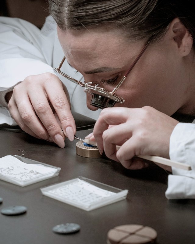 Venera, l'artisane Chopard qui sculpte la lumière sur l'Alpine Eagle