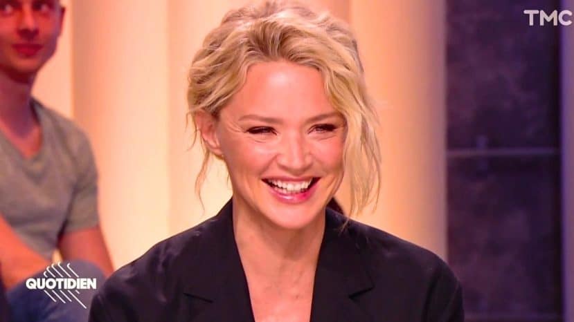 Virginie Efira sublime au défilé Saint-Laurent avec un costume oversize sans rien en dessous à 49 ans
