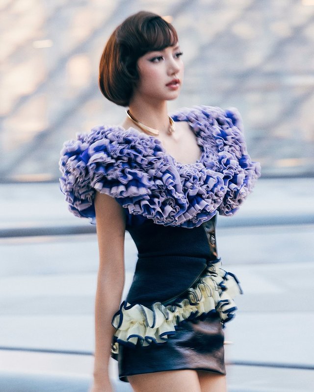 Zendaya à la Cour Carrée pour le défilé Louis Vuitton